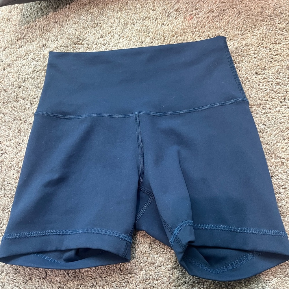Lululemon Wunder 5 inch shorts size 4